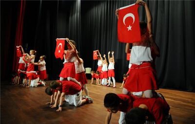 TEPEBAŞINDA 23 NİSAN RENKLİ GÖSTERİLERLE DEVAM EDİYOR