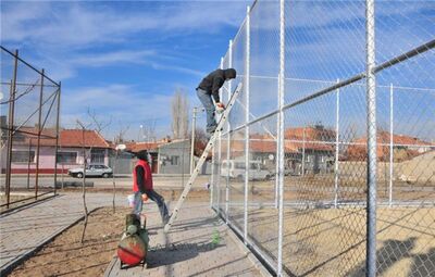 TEPEBAŞI’NDA PARK YAPIM VE YENİLEME ÇALIŞMALARI DEVAM EDİYOR