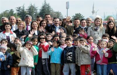 MİNİK ÖĞRENCİLERE 23 NİSAN HEDİYESİ