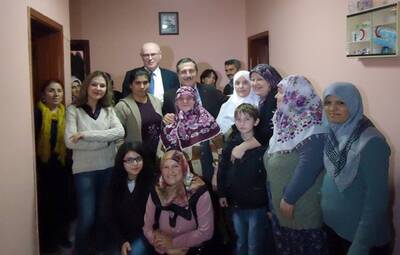BAŞKAN ATAÇ ÇUKURHİSAR'DA EV ZİYARETİ GERÇEKLEŞTİRDİ