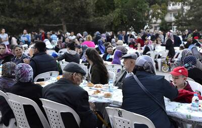 SOKAK İFTARLARI HIZ KESMİYOR
