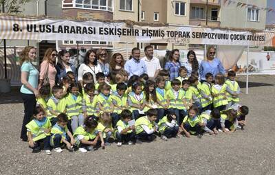 GELECEĞİN MİNİK SERAMİKÇİLERİ PİŞMİŞ TOPRAKTA