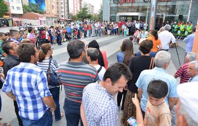SEMPOZYUM BÜYÜK İLGİ GÖRÜYOR