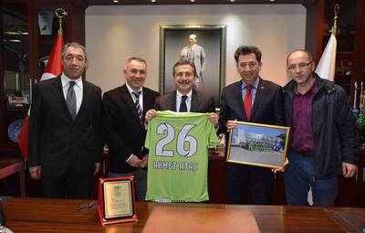 DSİ BENTSPOR'DAN BAŞKAN ATAÇ'A PLAKET
