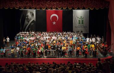 HARİKA ÇOCUKLARDAN CUMHURİYET KONSERİ