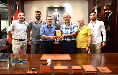 GÜMÜŞHANELİLER DERNEĞİ'NDEN BAŞKAN ATAÇ'A PLAKET
