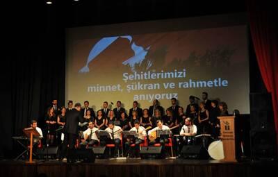 TÜRKÜLER ÇANAKKALE ŞEHİTLERİ İÇİN