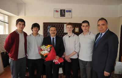 BAŞARILI LİSE ÖĞRENCİLERİNE BAŞKAN ATAÇ'DAN ZİYARET