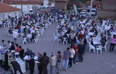 MAHALLE RUHU RAMAZAN BEREKETİYLE CANLANIYOR