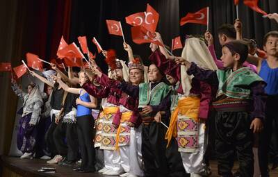 TEPEBAŞI'NIN MUTLU ÇOCUKLARI