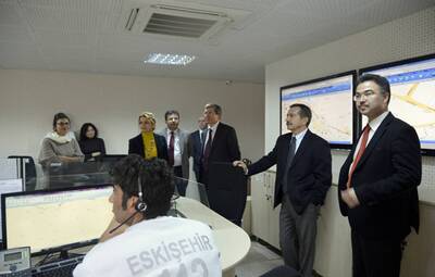 BAŞKAN ATAÇ 112 ACİL SERVİSİ ZİYARET ETTİ