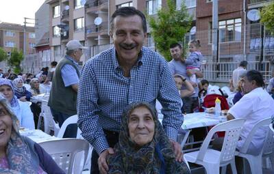 TEPEBAŞI SOKAK İFTARLARINDA BULUŞUYOR