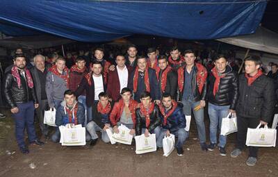 BAŞKAN ATAÇ KINALI KUZULARI ASKERE UĞURLADI
