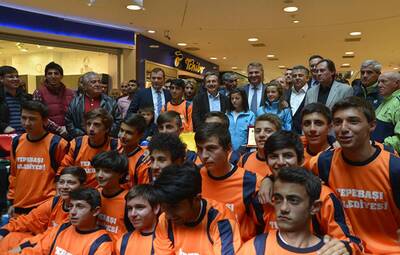 TEPEBAŞI'NDAN AMATÖR SPOR KULÜPLERİNE DESTEK