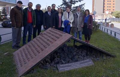 'ÖLÜM VARDİYASI' YAZARLARI MADENCİ ANITLARI'NI ZİYARET ETTİ