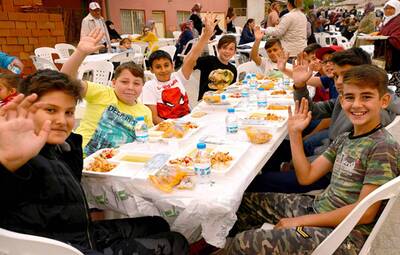 ÇUKURHİSAR'DA İFTAR SEVİNCİ