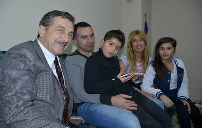 BAŞKAN ATAÇ DOWN SENDROMLU AİLELERİN YANINDA