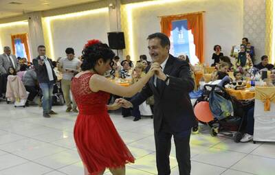 ATAÇ VE ZİHİNSEL YETERSİZLİĞİ BULUNAN BERNA'DAN SALSA!