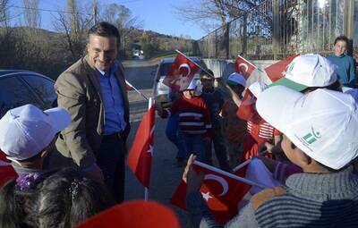 HALKIMIZIN MUTLULUĞU İÇİN ÇALIŞIYORUZ