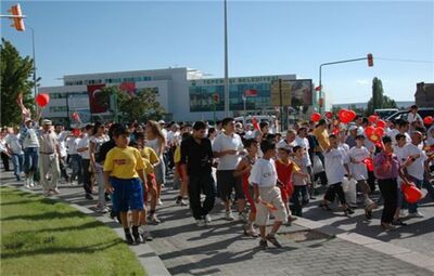 BAŞKAN ATAÇ 2 EYLÜL YÜRÜYÜŞÜNDEYDİ