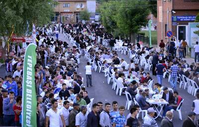 RAMAZAN'IN BEREKETİ TEPEBAŞI SOKAK İFTARLARI