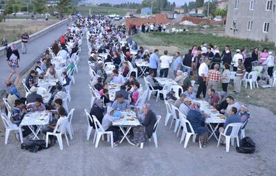 MAHALLE RUHU İFTARLARLA CANLANIYOR