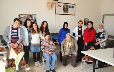 BİLGİSAYAR KULLANMAYI ÖĞRENDİLER