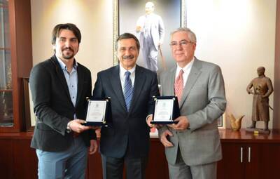 ABİGEM'DEN BAŞKAN ATAÇ'A PLAKET