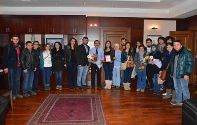GENÇLER BAŞKAN ATAÇ'I ZİYARET ETTİ