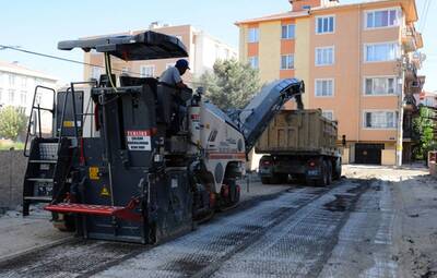 BAHÇELİEVLER'DE YOL ÇALIŞMASI