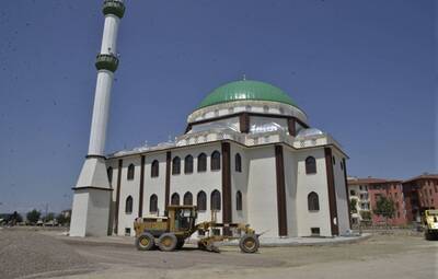 OKUL DA BİZİM CAMİ DE...