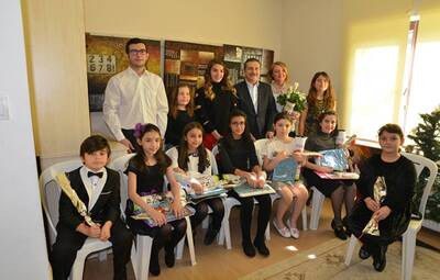 MİNİKLERDEN MUHTEŞEN PİYANO KONSERİ