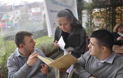 DOWN SENDROMLU ÇOCUKLARIN YERİNE GEÇTİLER