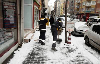 KAR TEMİZLEME ÇALIŞMALARI ARALIKSIZ SÜRÜYOR