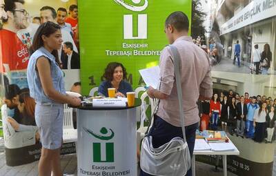 TEPEBAŞI GENÇLİK MERKEZİ'NDEN HOŞGELDİN MASASI