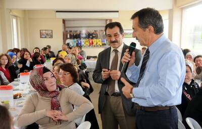 BAŞKAN ATAÇ BİLGİLENDİRME TOPLANTILARINA ERTUĞRULGAZİ'DE DEVAM ETTİ