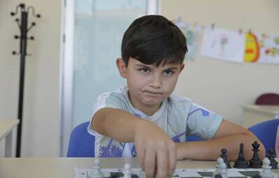 ÇOCUKLAR TATİLLERİNİ SATRANÇ İLE DEĞERLENDİRİYOR