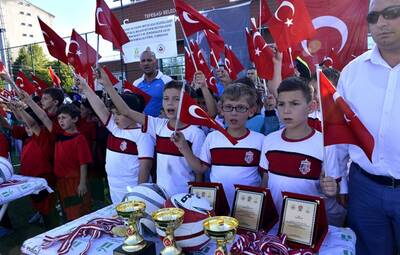 MİNİKLER DEMOKRASİ  VE CUMHURİYET ŞAMPİYONU