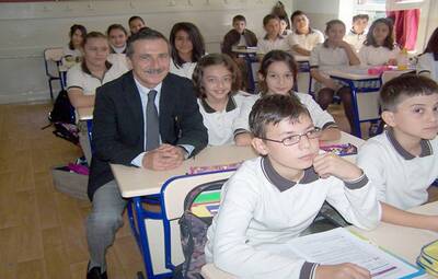 415 NUMARALI ÖĞRENCİ AHMET ATAÇ MEZUN OLDUĞU İLKOKULA KONUK OLDU