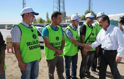    TEPEBAŞI BELEDİYE BAŞKANI ATAÇ İŞÇİLERİ ZİYARET ETTİ