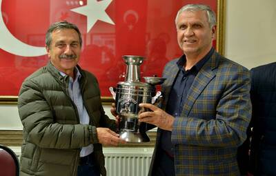 MİSAFİRİM OLDUĞUNUZDA ÇAYLARI BEN YAPARIM