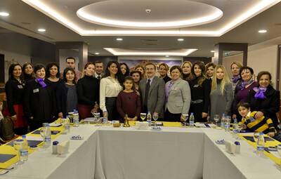 KADIN VE ÇOCUKLAR İÇİN GÜÇ BİRLİĞİ