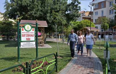 BAŞKAN ATAÇ YENİLENEN PARKLARI DENETLEDİ