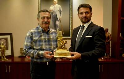 SİVRİHİSAR'DAN SİVRİHİSARLI BAŞKANA PLAKET
