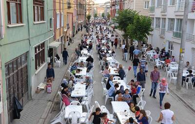 İFTAR SOFRALARI 3 MAHALLEDE KURULDU