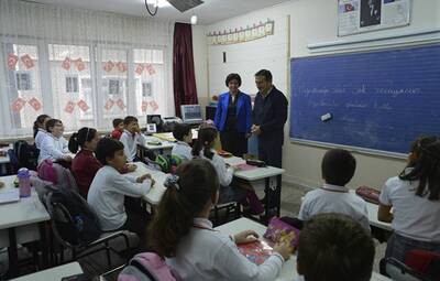 BAŞKAN ATAÇ ÖĞRETMENLERİ YALNIZ BIRAKMADI