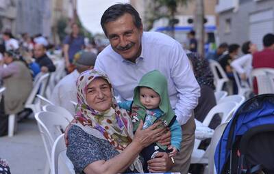 TEPEBAŞI'NDA İFTARIN ADRESİ ÖMERAĞA VE HOŞNUDİYE