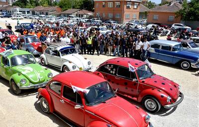 KLASİK OTOMOBİLLERLE TARİHE YOLCULUK
