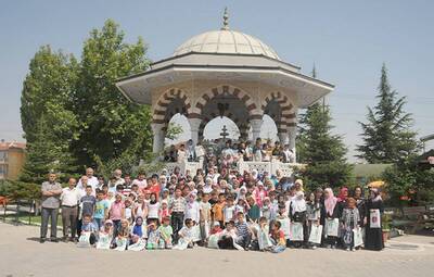 TEPEBAŞI KURAN KURSU ÖĞRENCİLERİNİ YALNIZ BIRAKMADI  