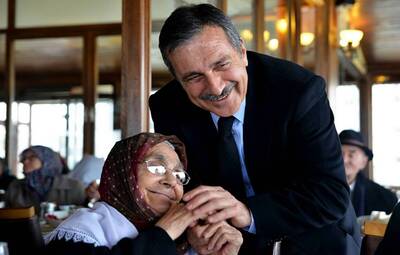 BAŞKAN ATAÇ'IN ANNELER GÜNÜ MESAJI